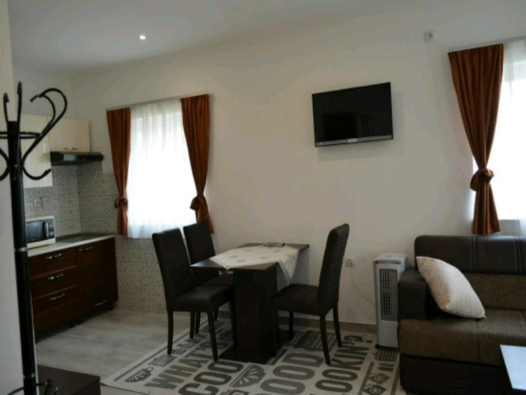 Guest House First Stop Rakovica Εξωτερικό φωτογραφία