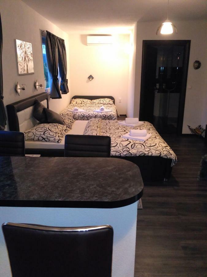 Guest House First Stop Rakovica Εξωτερικό φωτογραφία