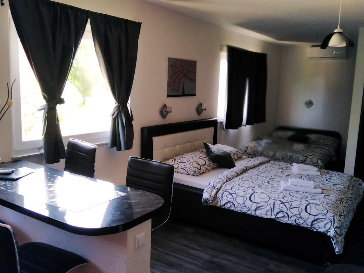 Guest House First Stop Rakovica Εξωτερικό φωτογραφία