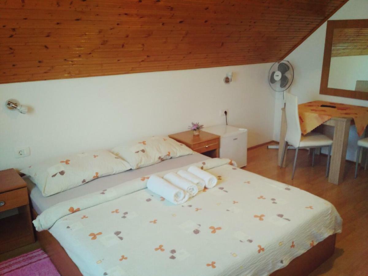 Guest House First Stop Rakovica Εξωτερικό φωτογραφία